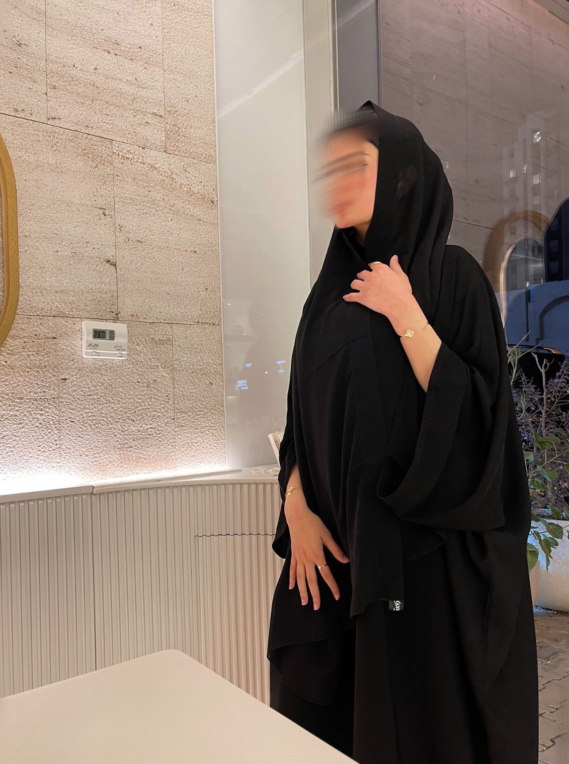 العبايه السادة خام كريب كوري + الملفع الثابت - الصورة 3